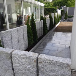 Sichtschutz Granitstellen Fällanden - Maliqi Gartenbau